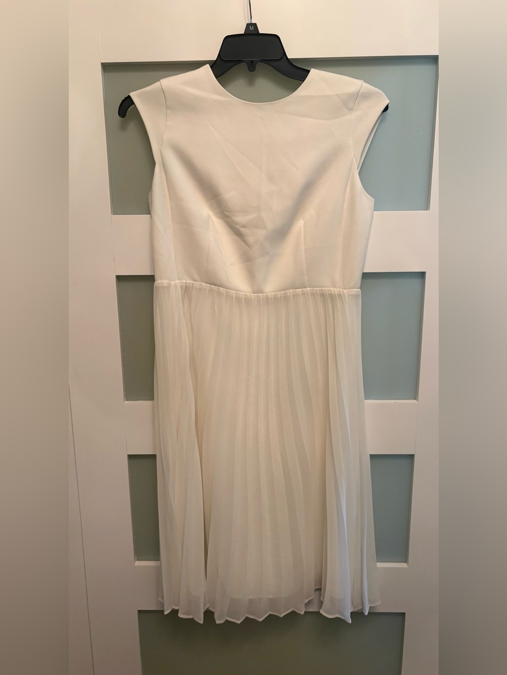 Ann Taylor Cream Chiffon Sleeveless Pleated Midi Dress Size 8 Petite